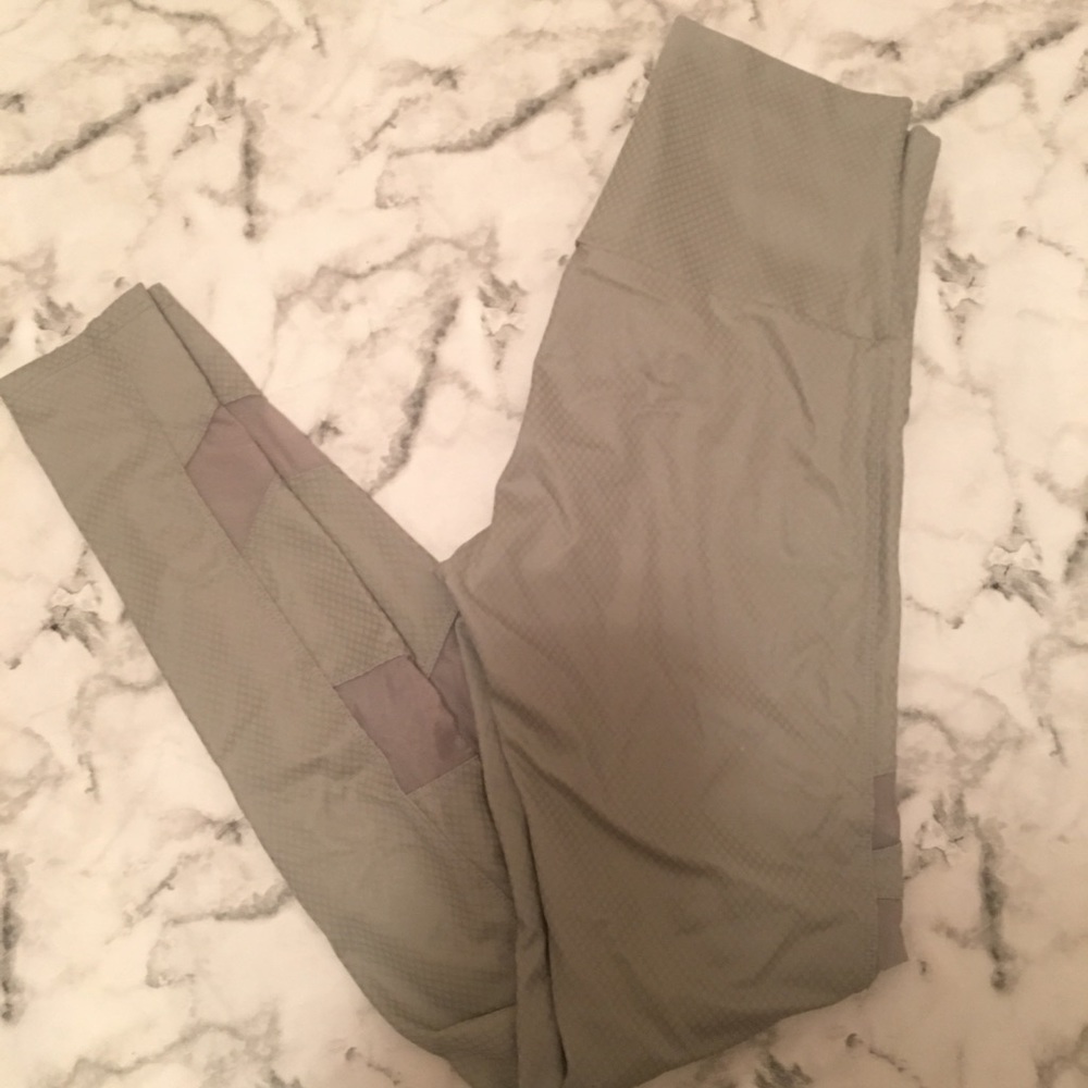 DONATING TODAY Onzie leggings 🧘🏼‍♀️